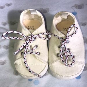 White baby shoes